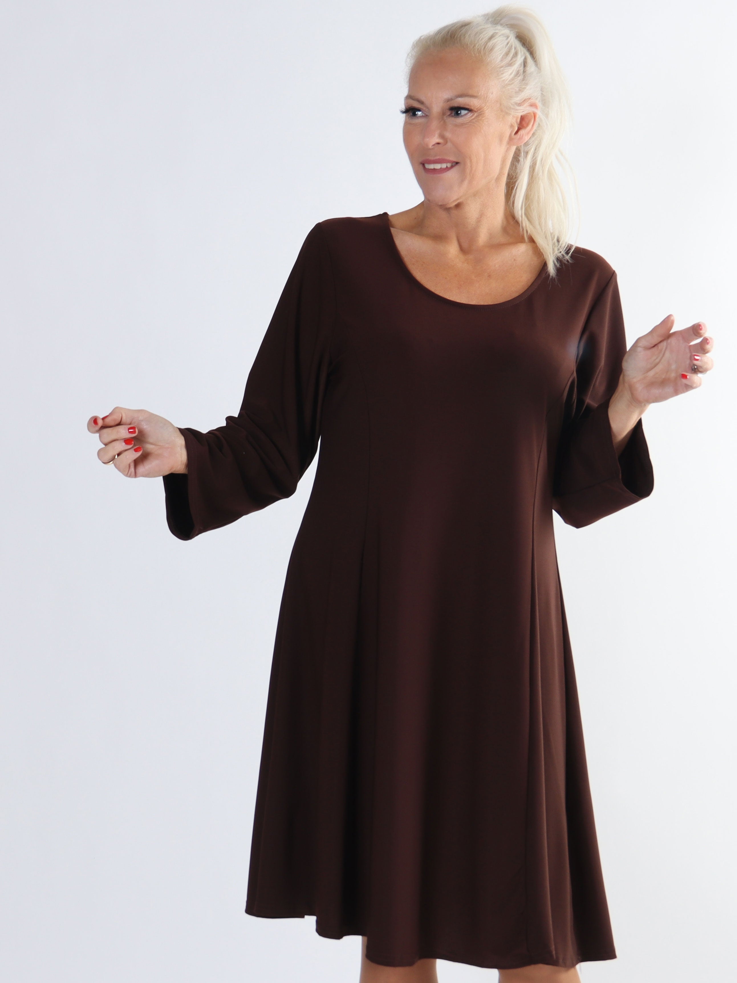 Maj Plain L/S - Elastisk plus size ensfarvet kjole